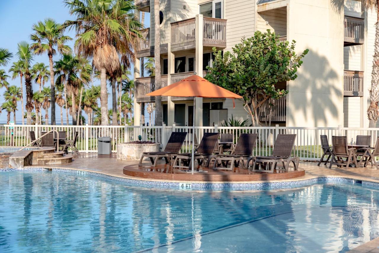 جنوب جزيرة بادري Steps To The Pool & Beach Beautiful Beachfront Resort, Shared Pools المظهر الخارجي الصورة