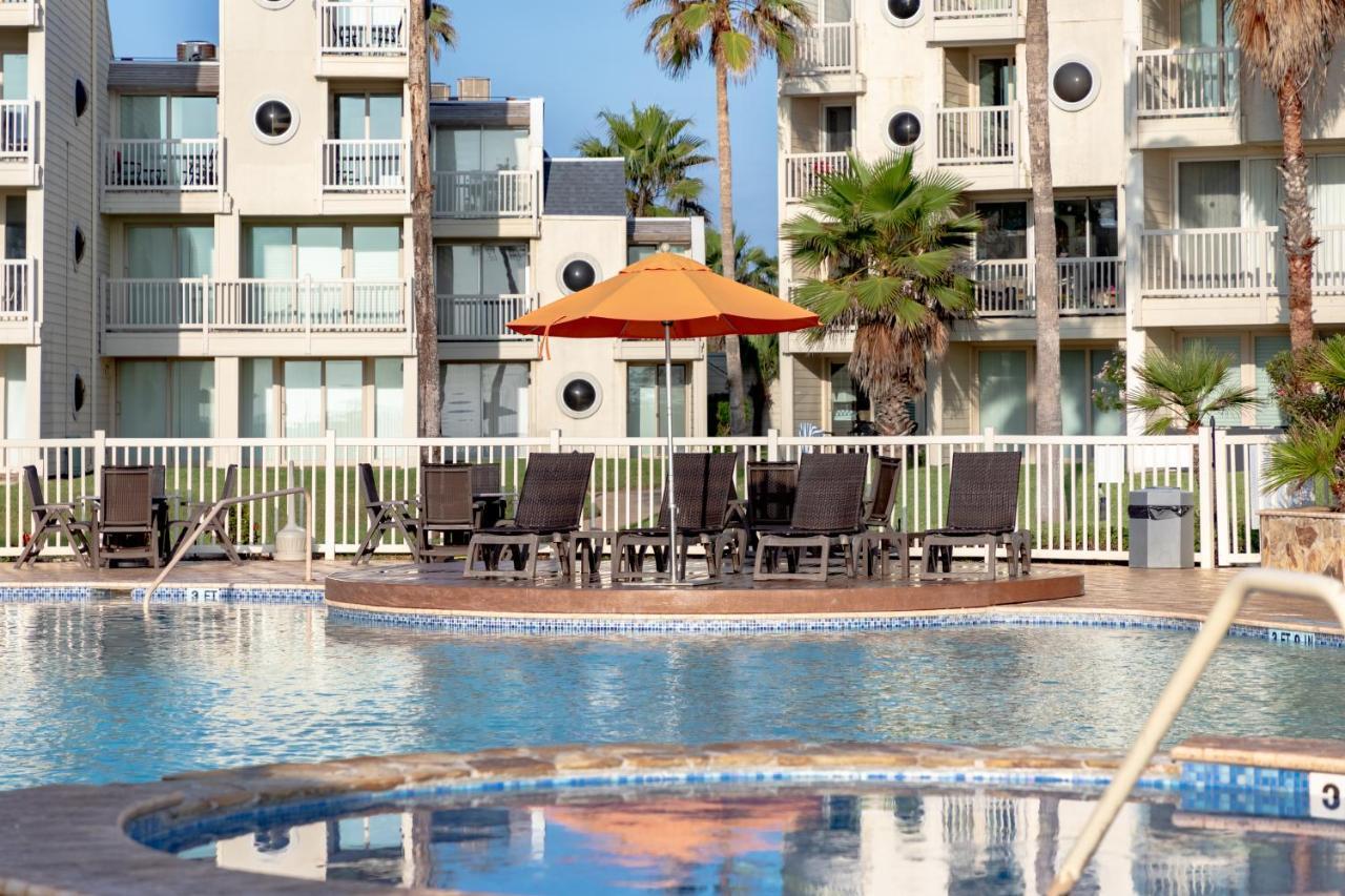 جنوب جزيرة بادري Steps To The Pool & Beach Beautiful Beachfront Resort, Shared Pools المظهر الخارجي الصورة